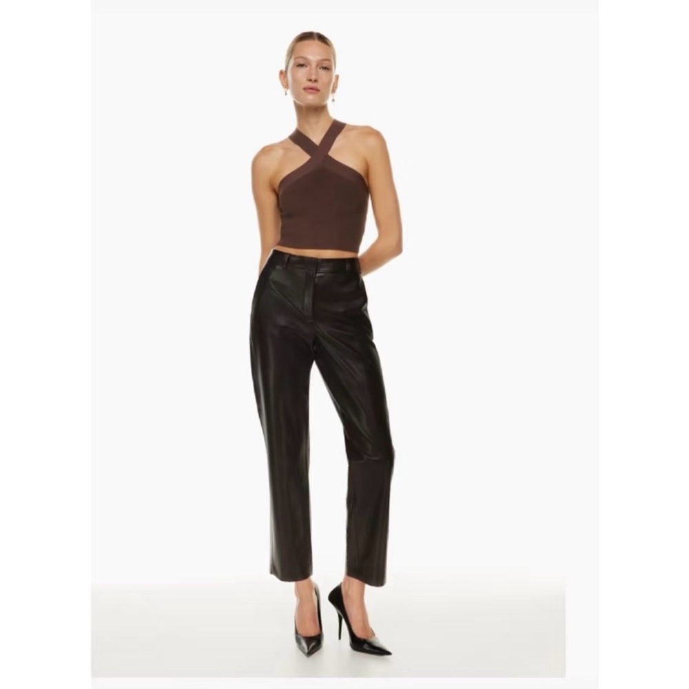 Babaton
Sculpt Knit Criss Cross
Cropped Tank